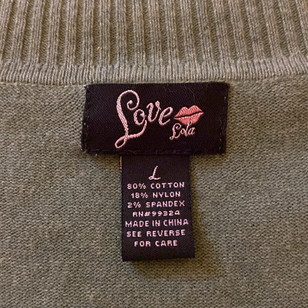 ❤️2 for $10 Green V-Neck Sweater - Picture 5 of 6